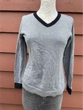 Croft & Barrow Two Tone V Neck Sweater‎